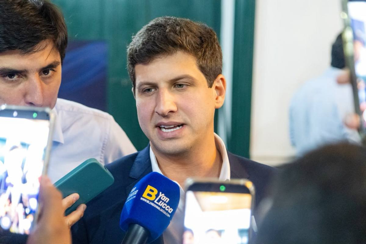João Campos em coletiva após sabatina na ADEPPE/Foto: Karol Rodrigues/DP Foto