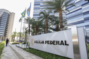 A entrega ocorreu depois de o ministro Andr&eacute; Mendon&ccedil;a, relator do caso Master no Supremo, ter resistido na libera&ccedil;&atilde;o. 