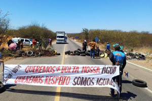Protesto fecha rodovia 407, em Petrolina