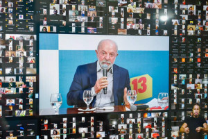 Presidente da Rep&uacute;blica e candidato &agrave; reeli&ccedil;&atilde;o, Lula, durante a live no Pal&aacute;cio do Planalto