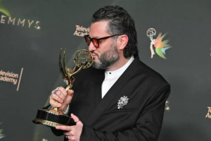 O carioca Miguel Gandelman ganhou ontem o Emmy de Melhor Dire&ccedil;&atilde;o Musical no show de Bad Bunny no intervalo do Superbowl, que aconteceu em 8 de fevereiro deste ano.