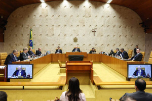 Ministros analisam conversas entre Moraes e Vorcaro