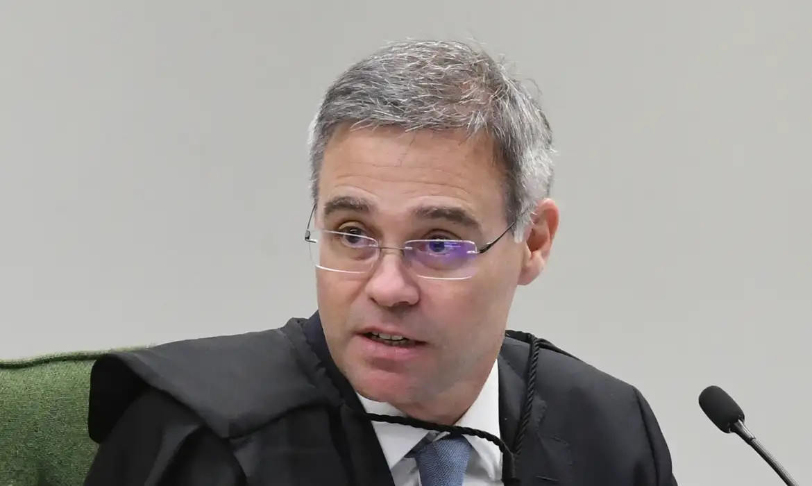 Manifestação veio a público logo após Moraes apresentar sua própria defesa a Fachin e acusar Mendonça de conduzir uma investigação 