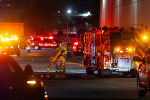 Helic&oacute;ptero de emissora de TV cai em Los Angeles e deixa 3 mortos