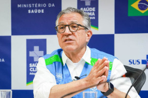 O ministro Alexandre Padilha, durante a coletiva de imprensa desta quarta-feira (16)