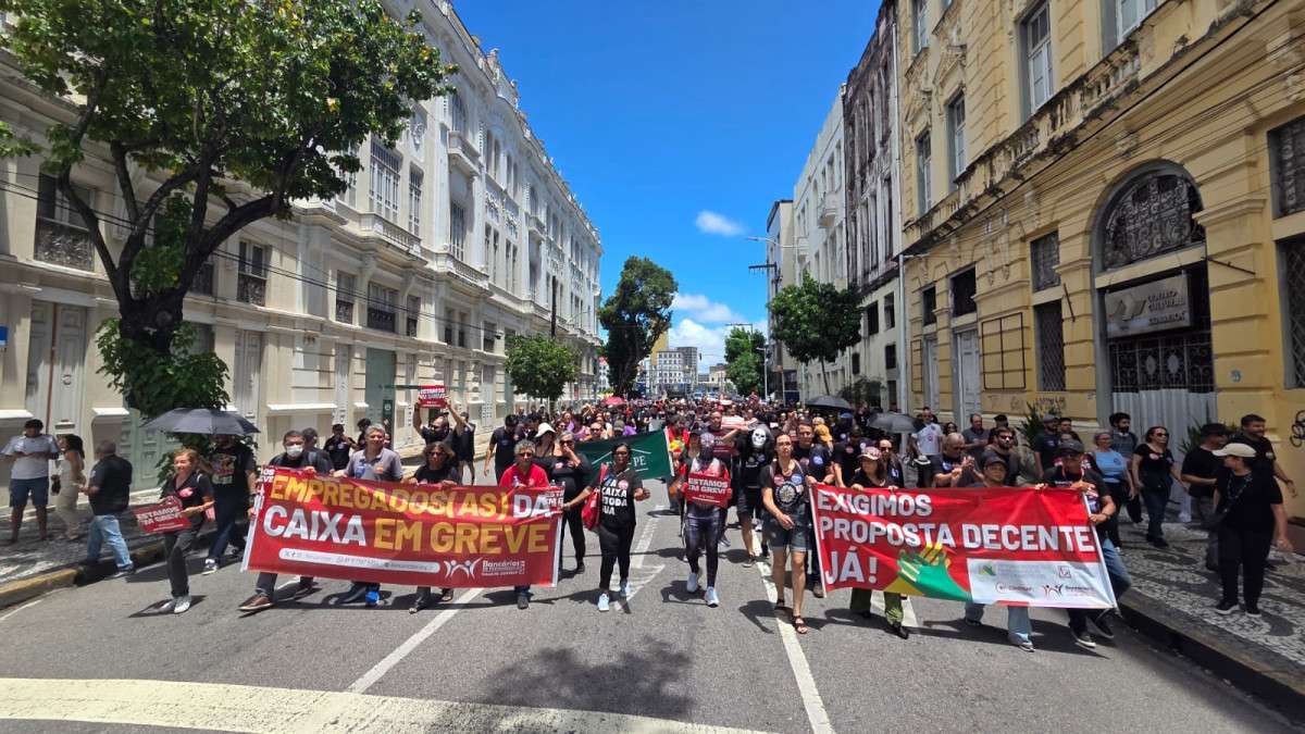 Caminhada seguiu em direção ao Marco Zero do Recife/Sindicato dos Bancários
