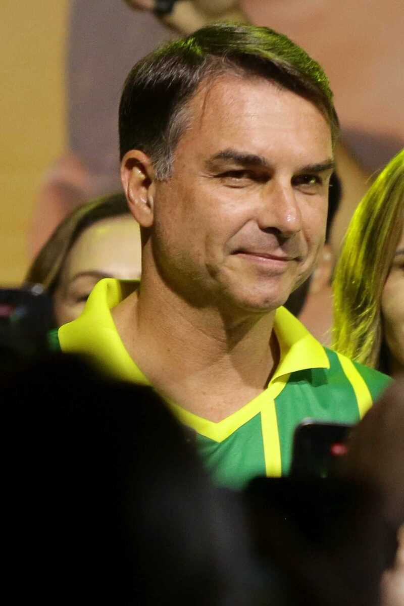 Primeira agenda de Flávio Bolsonaro durante passagem pelo Recife (Foto: Maurício Ferry/DP Foto)