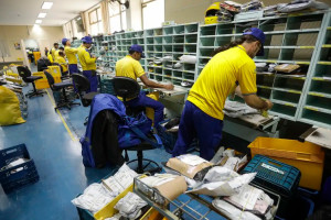 Ag&ecirc;ncias e centros de distribui&ccedil;&atilde;o permanecem abertos em Pernambuco
