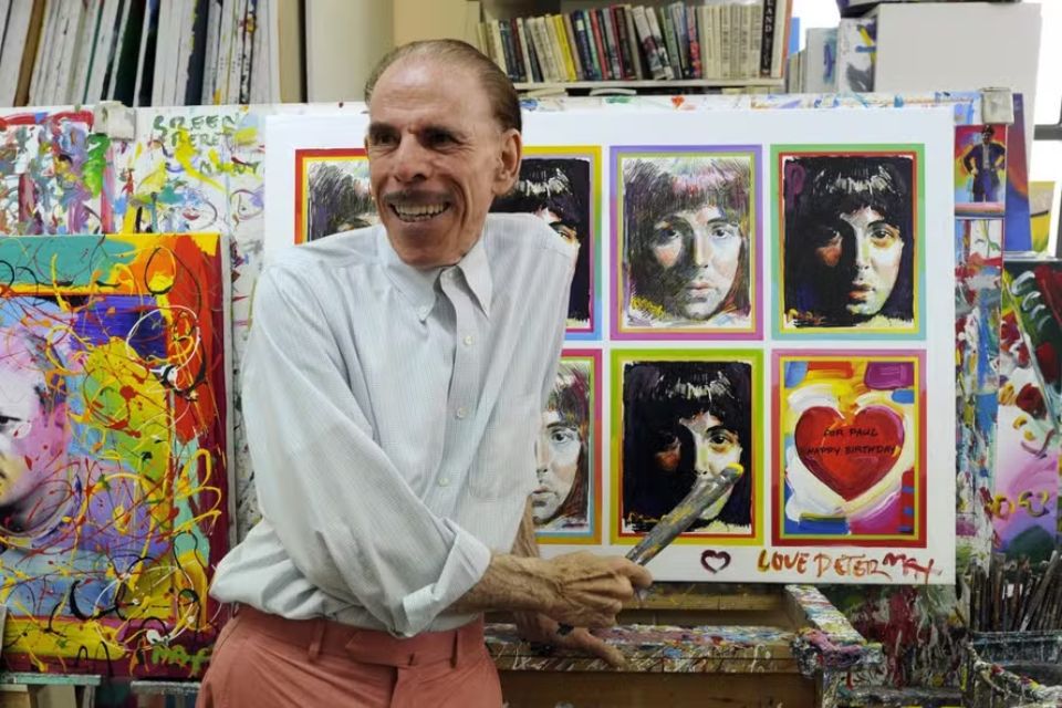 O artista americano Peter Max foi autor da capa do álbum 