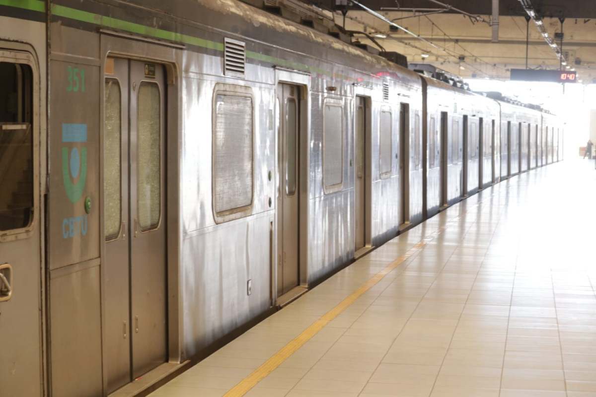 Linha Sul do Metrô do Recife foi interrompida e reativada (Mauricio Ferry/ DP Foto)