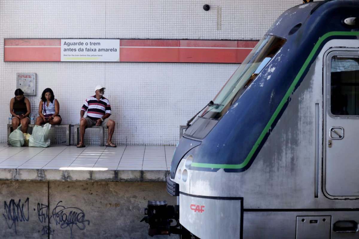 Na manhã desta quarta, passageiros precisaram esperar pela retomada ou pegar ônibus/Mauricio Ferry/ DP Foto