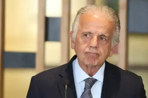 O minsitro da Defesa, Jos&eacute; M&uacute;cio Monteiro, foi v&iacute;tima de estelionat&aacute;rios no Whatsapp
