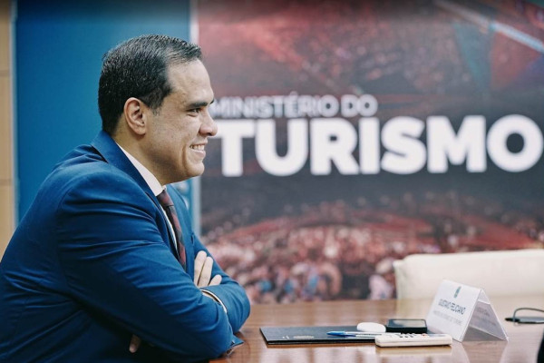 Ministro do Turismo Gustavo Feliciano
