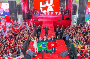 Lula participou de ato em Florian&oacute;polis na manh&atilde; deste s&aacute;bado