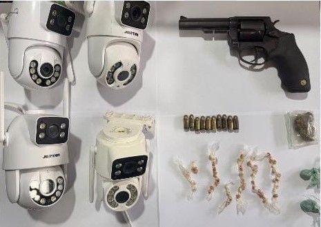 Quatro câmeras de monitoramento também foram apreendidas pelos policiais militares/PMPE/Divulgação