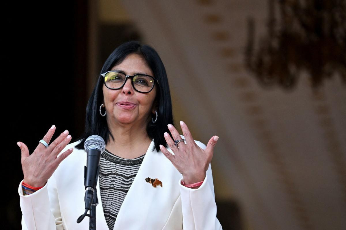 Delcy Rodríguez assumiu o governo em janeiro, após a deposição de Nicolás Maduro em uma operação dos EUA/Foto: Juan Barreto/ AFP