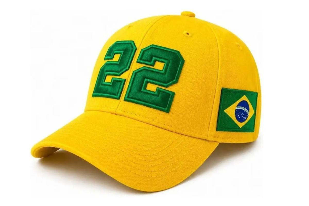 Segundo a denúncia, 12 perfis com mais de 10 milhões de seguidores direcionam o público a loja com boné/Foto: Shopee/ Reprodução