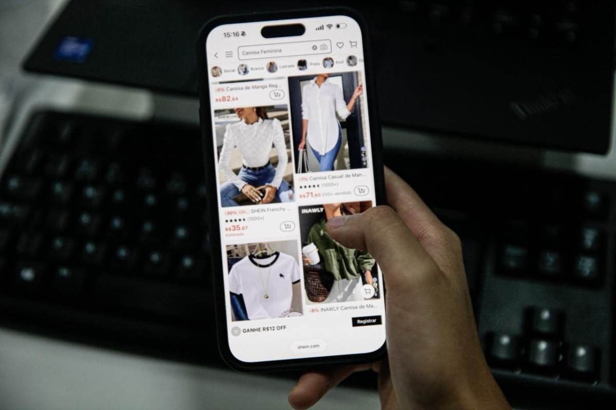 Redes sociais agora funcionam como plataforma de compras on-line/Marina Torres/DP Foto