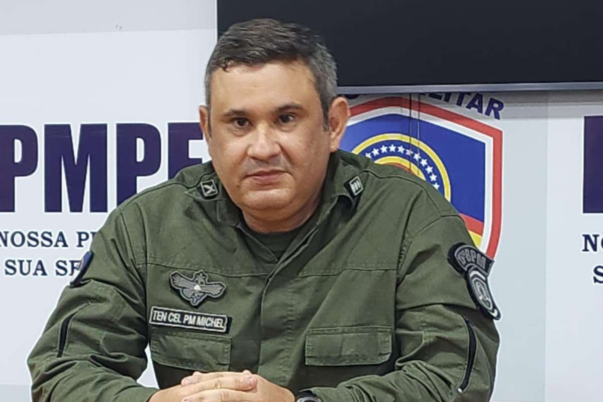 O tenente-coronel Davidson Michel comandante do 19º BPM, em coletiva no Quartel do Derby/Cortesia