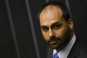 Eduardo Bolsonaro integrava o quadro de pessoal da PF e estava afastado da fun&ccedil;&atilde;o para exercer mandato eletivo na C&acirc;mara 