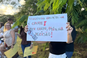 Protesto aconteceu na tarde desta segunda-feira (21)