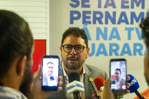 Ivan Moraes em coletiva ap&oacute;s debate na TV Guararapes