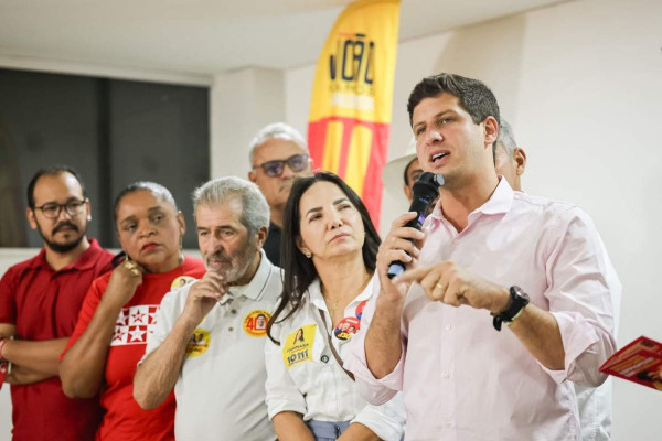 Candidato do PSB ao Governo de Pernambuco, João Campos, em agenda em Petrolina (Foto: Edson Holanda)