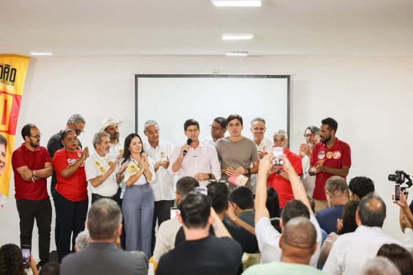 Candidato do PSB ao Governo de Pernambuco, João Campos, em agenda em Petrolina (Foto: Edson Holanda)
