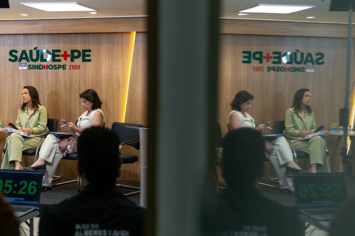 Raquel Lyra participou de sabatina, nesta segunda-feira (21), no Sindhospe (Rafael Vieira/DP Foto)