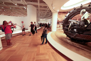 Visitantes chegam ao Lucas Museum of Narrative Art na abertura ao p&uacute;blico, em 22 de setembro de 2026, em Los Angeles      Caption