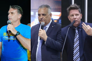 O senador Fl&aacute;vio Bolsonaro (PL), candidato &agrave; Presid&ecirc;ncia e seu vice, o deputado Alfredo Gaspar (PL); e o deputado M&aacute;rio Frias (PL-SP)