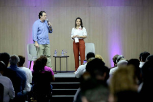 A governadora e candidata &agrave; reelei&ccedil;&atilde;o Raquel Lyra apresentou dados do desempenho econ&ocirc;mico de Pernambuco e defendeu que o estado voltou a liderar o crescimento no Nordeste