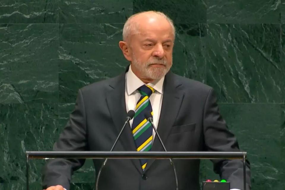Lula foi aplaudido pelos presentes no auditório da ONU, em Nova York, durante discurso nesta terça-feira (22)./Reprodução/ONU.