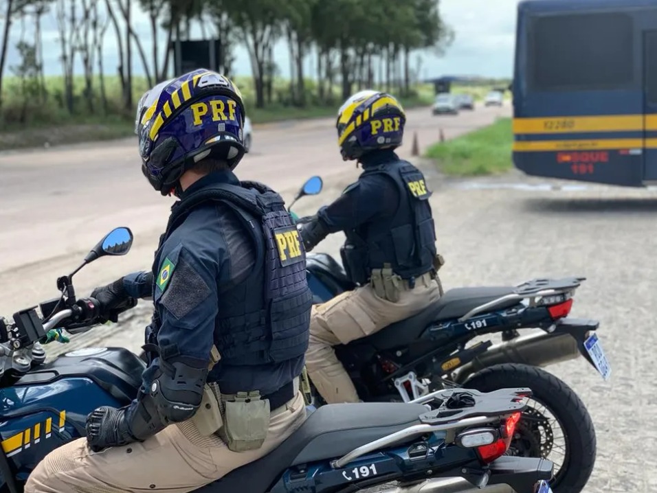 A PRF afirma que a pressa e a falta de atenção dos condutores são comportamentos que contribuem para essas colisões envolvendo motocicletas. 
/Foto: Divulgação / PRF