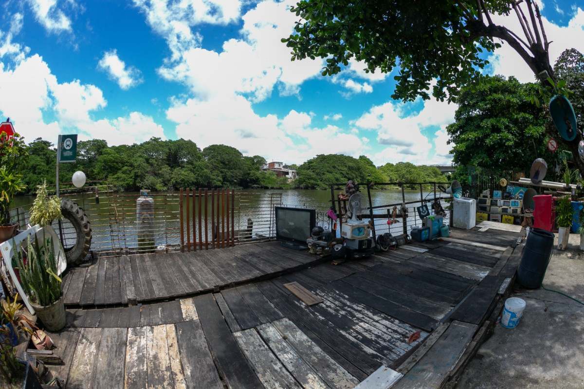O insustentável que sustenta o insustentável: o lixo do Capibaribe como memória, denúncia e educação ambiental (Rafael Vieira/DP Fotos)