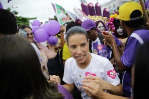Candidata &agrave; reelei&ccedil;&atilde;o, governadora Raquel Lyra