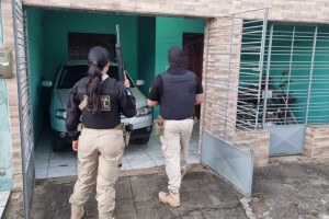 PC-PE cumprindo mandado de busca e apreens&atilde;o em Limoeiro