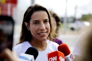 Raquel Lyra durante agenda de campanha em Jaboat&atilde;o dos Guararapes