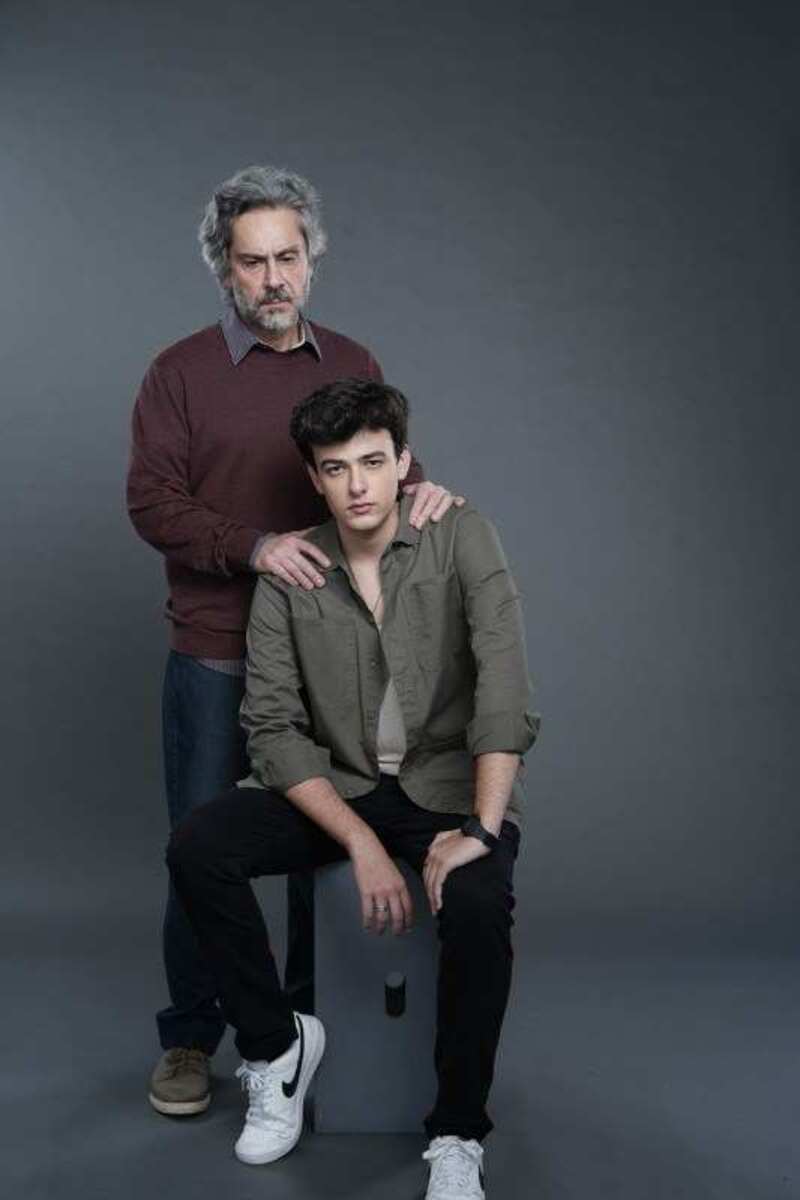 Alexandre Nero interpreta Paulo, pai agressivo e virulento de Michel (Thiago Voltolini), responsável pelo crime (Foto: Laura Campanella)