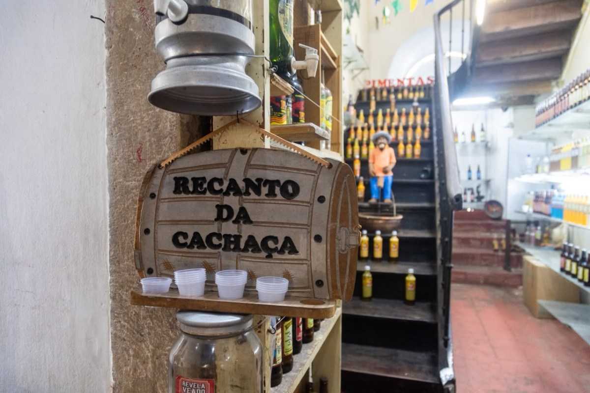 Casa da Cultura atualmente abriga lojas de artesanato e produtos turísticos (Karol Rodrigues/ DP Foto)