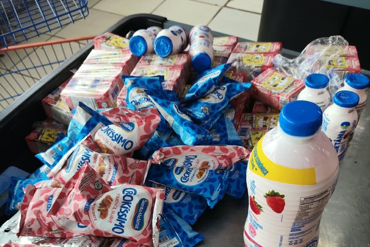 Iogurte, amendoim e leite fermentado foram encontrados fora do prazo de validade/Foto: Divulgação/Procon-PE