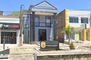 Mulher &eacute; encontrada morta com les&otilde;es no pesco&ccedil;o dentro de casa, em Garanhuns
