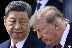 Xi Jinping e Trump durante uma cerim&ocirc;nia de honras militares na Casa Branca
