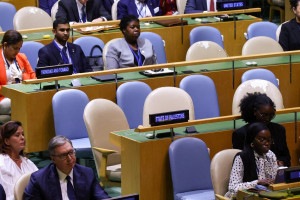 Dezenas de delegados deixam plen&aacute;rio da ONU durante discurso de Netanyahu