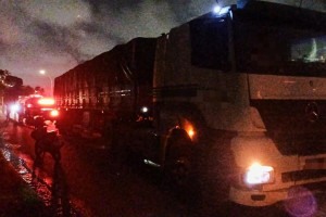 Tr&acirc;nsito ficou parado na BR-101
