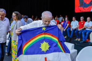 O presidente Luiz In&aacute;cio Lula da Silva comanda ato em Pernambuco na manh&atilde; desta sexta-feira (25)