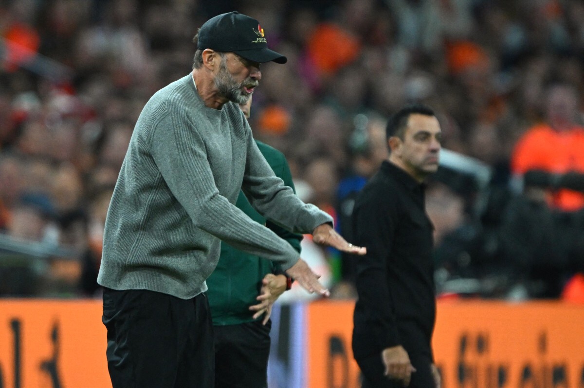 Jürgen Klopp, técnico da Alemanha, e Xavi Hernández, técnico da Holanda/ FEDERICO GAMBARINI / dpa Picture-Alliance via AFP