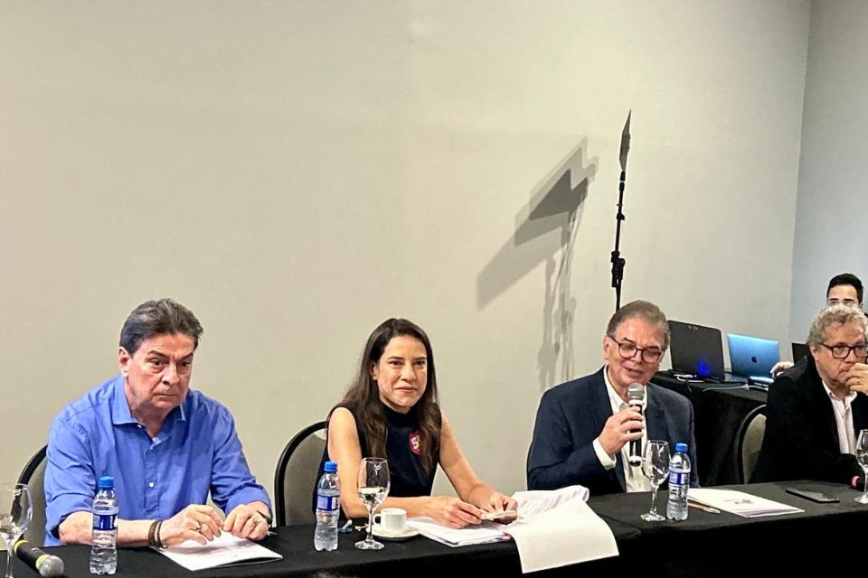 A governadora e candidata à reeleição em Pernambuco, Raquel Lyra (PSD), durante reunião do Conselho Deliberativo da Associação Atitude Pernambuco/Foto: Adelmo Lucena/DP