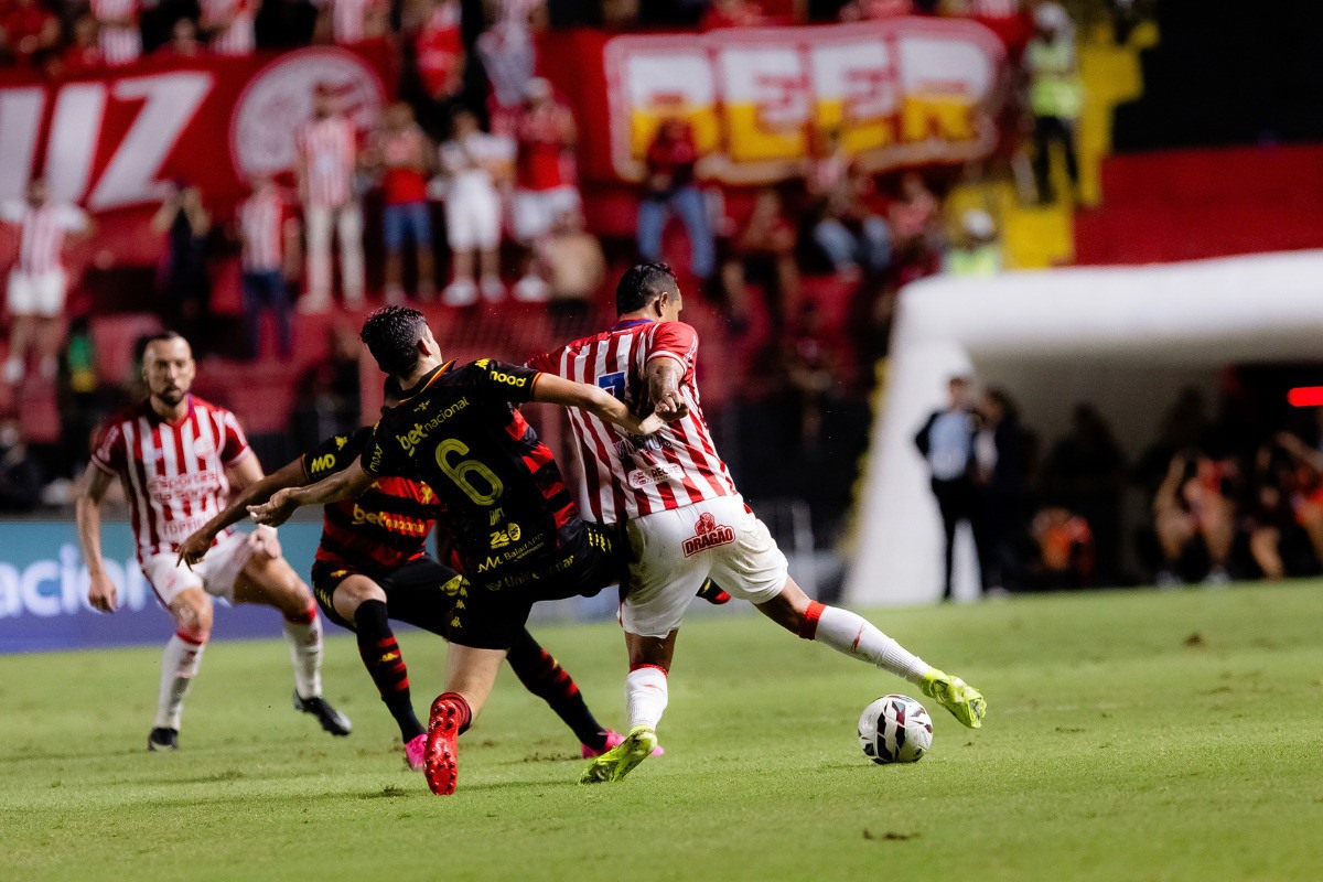 Sport e Náutico se enfrentando no primeiro turno da Série B/Paulo Paiva/Sport