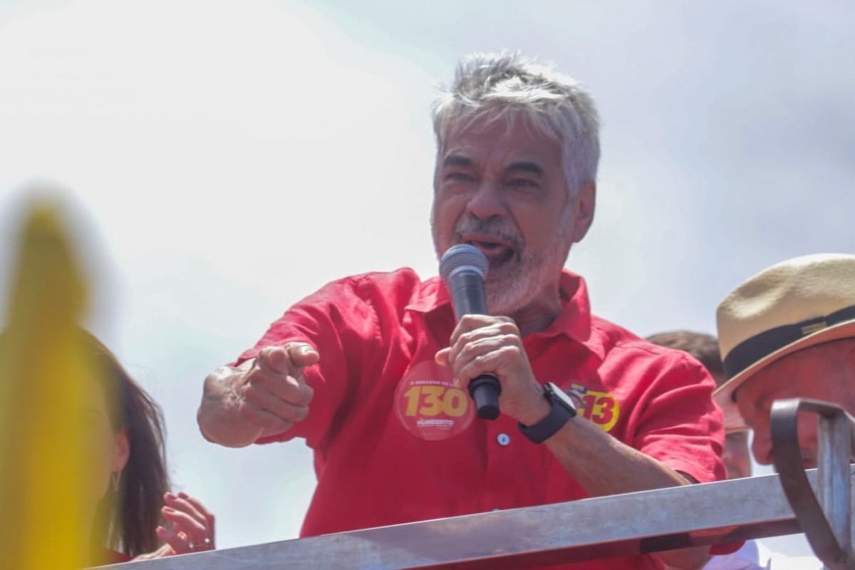 Humberto Costa (PT) em ato no Centro do Recife, ao lado de Lula (PT), Jo&atilde;o Campos (PSB) e Mar&iacute;lia Arraes (Solidariedade)./Weslly Gomes/DP Foto